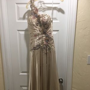 Tony Bowls Evening Dress in Gold